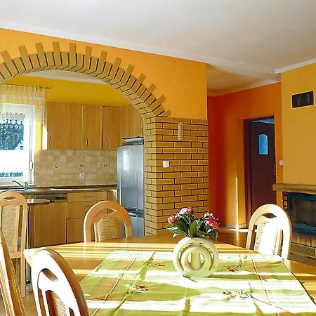 For 10 People, Close To The Lakie